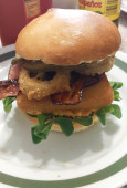 Můj burger se smaženým sýrem ve vlastních bulkách