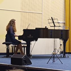 Foto hry na klavír
