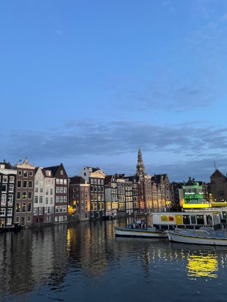 Vodní kanál v Amsterdamu
